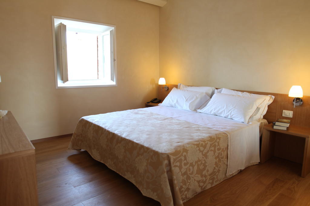 Relais Del Borgo Hotel & Spa 4 Stelle Staffolo Phòng bức ảnh